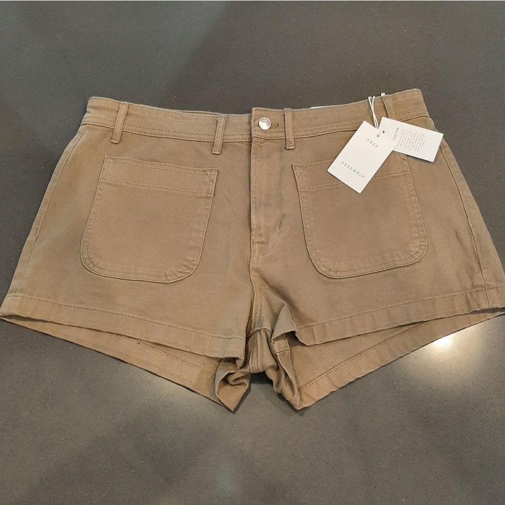 Free Assembly Patch Pocket Shorts Green Size 18 NWT